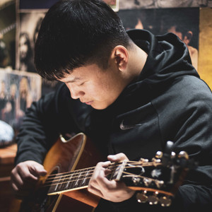 公交强奸内射美女奸小说
