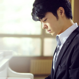 公交强奸内射美女奸小说
